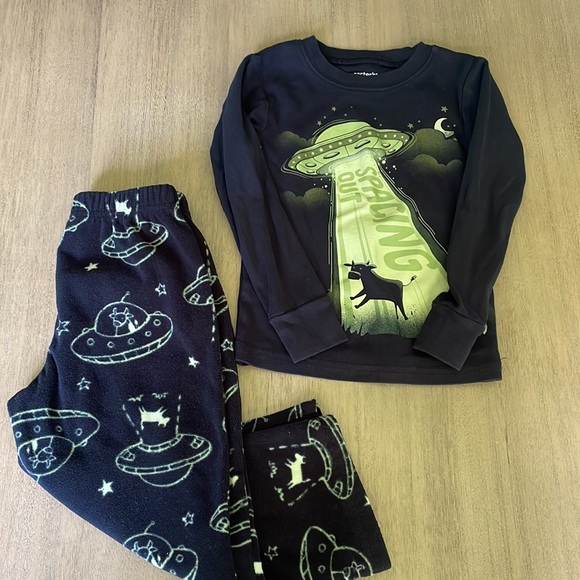 Carter's Pajamas Set - 2pc Bundle 3T - Picture 10 of 13